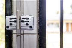 SKROSS cestovný adaptér PRO, univerzálny, uzemnený